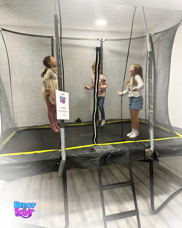 Instagram post from brincaresorrirfestas. This post is in position 4.