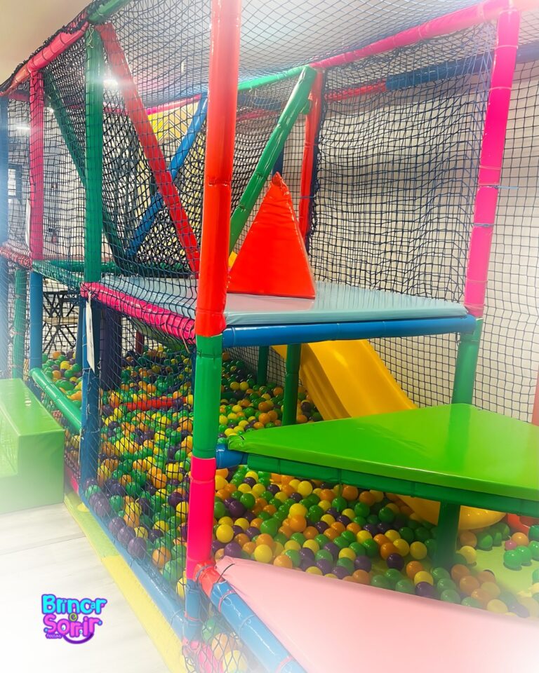 Instagram post from brincaresorrirfestas. This post is in position 8.